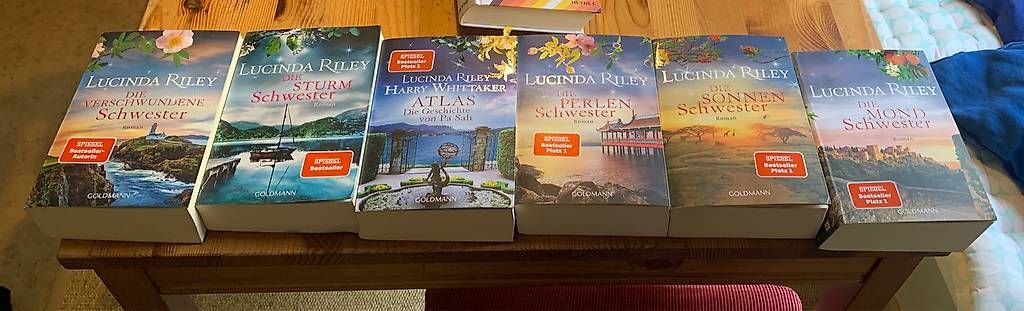 Livres: Lucinda Riley, 6 Bände, Schwester – D'occasion à Wabern par walsn1