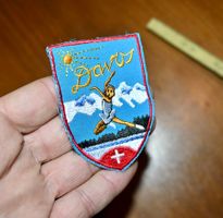 VINTAGE Badge DAVOS nos ST GALLER STICKEREI eiskunstläuferin