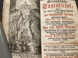 ANTIKES BUCH VON 1750