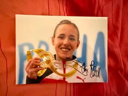 Foto Selina Büchel signiert mit Medaille neuwertig