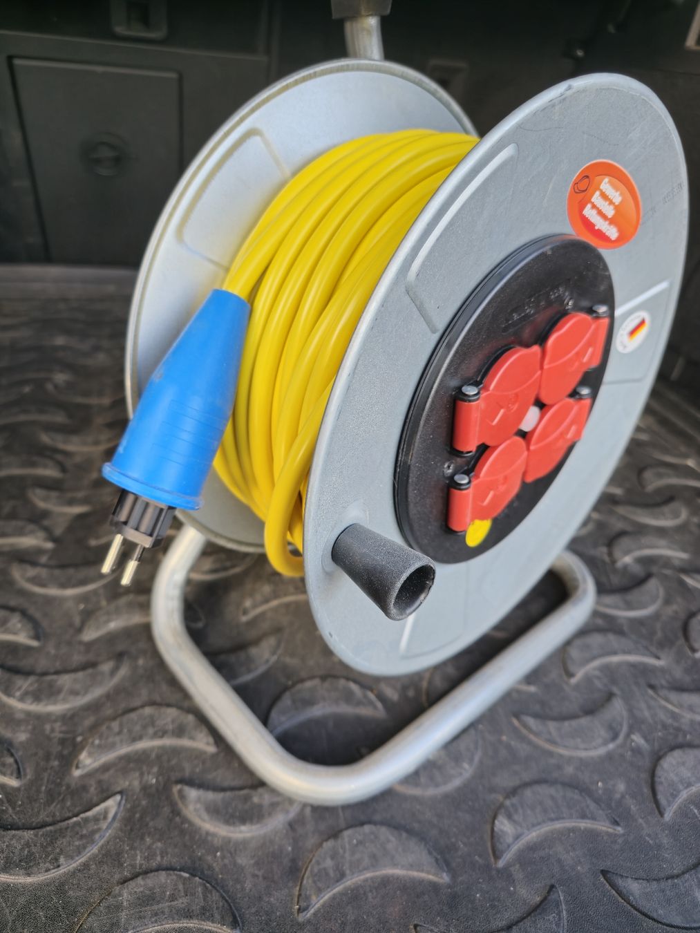 Cavi: Kabelrolle 25m IP44 mit 4 Steckdosen – Nuovo (secondo la descrizione) da Frümsen venduto da M.dnaleiw