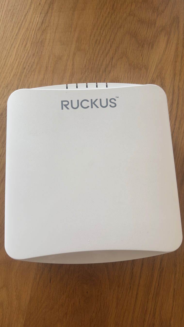 WiFi: Ruckus R550 – Usato da Avry-sur-Matran venduto da del_bj5g
