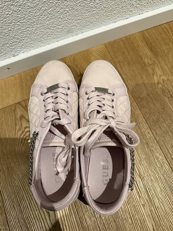 Chaussures femmes: Guess Schuhe Grösse 39 – D'occasion à Schötz par kon_57fh 4