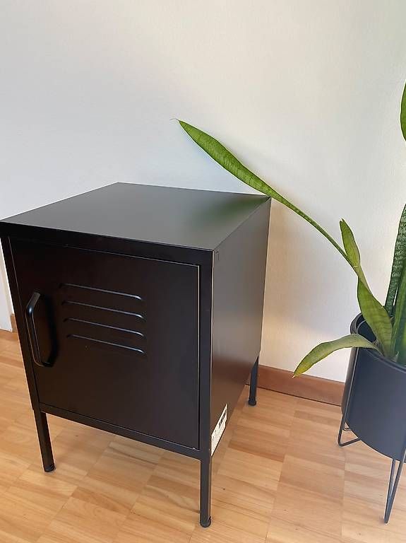 Comodini: Black metal bedside cabinet locker style – Nuovo e nell'imballaggio originale da Nyon venduto da ako_k6ln 1
