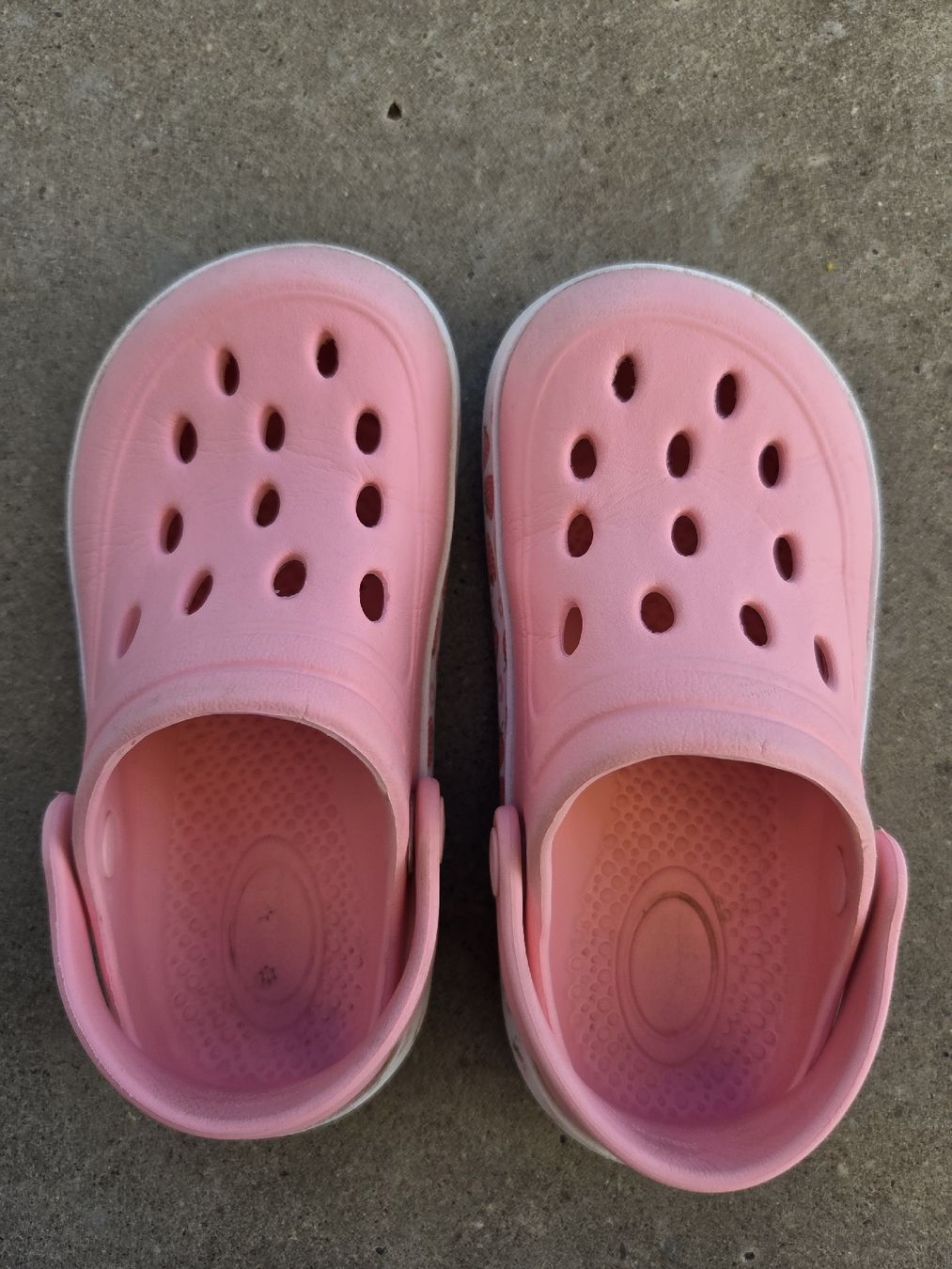 Graceland Scarpe per ragazze: Clogs Graceland rosa Grösse 27 mit Erdbeermuster gebraucht – Usato da Hüntwangen venduto da ManuM2014