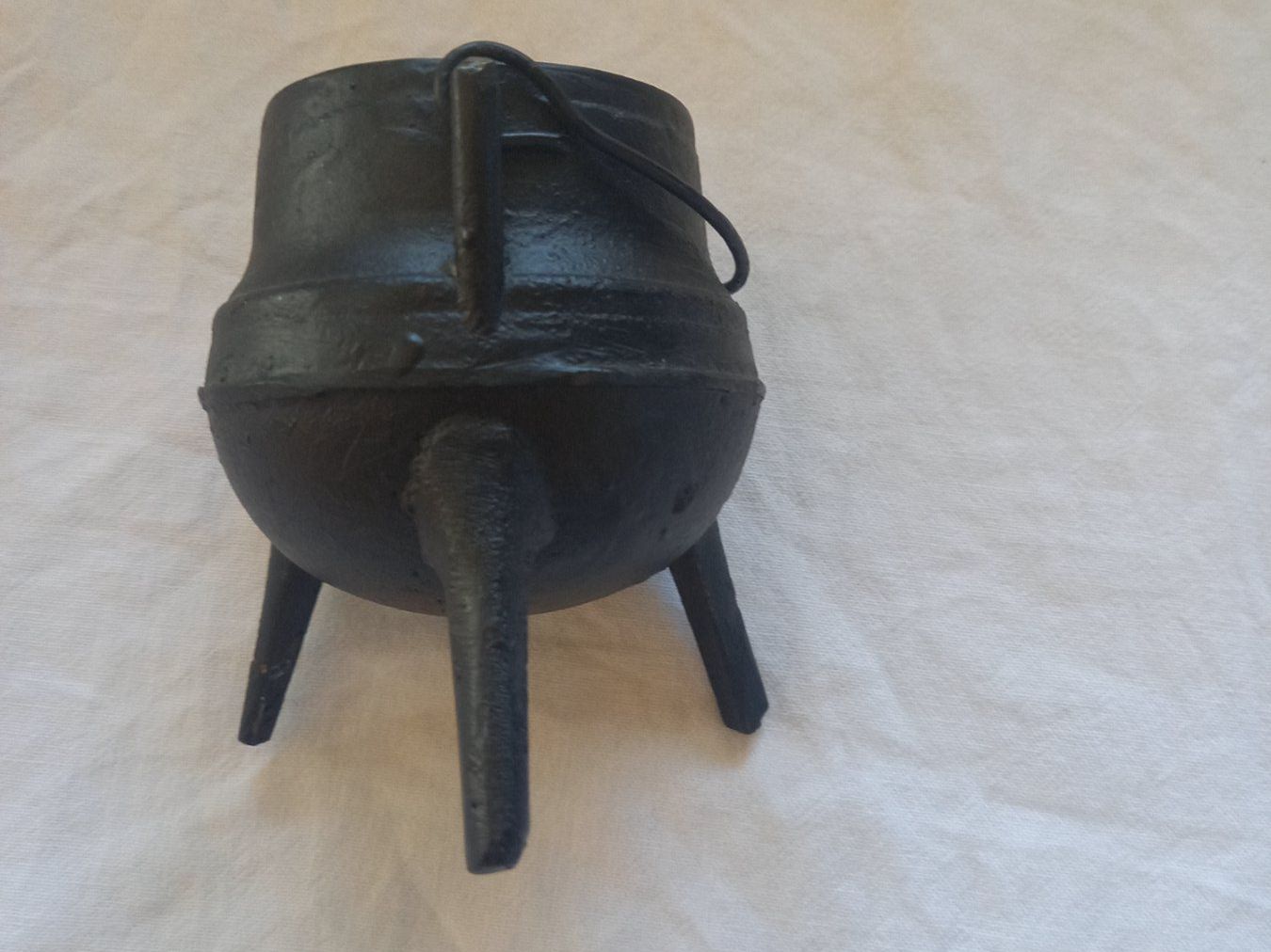 Casseroles: Marmite mini en fonte – D'occasion à Rossens FR par Souris1 2