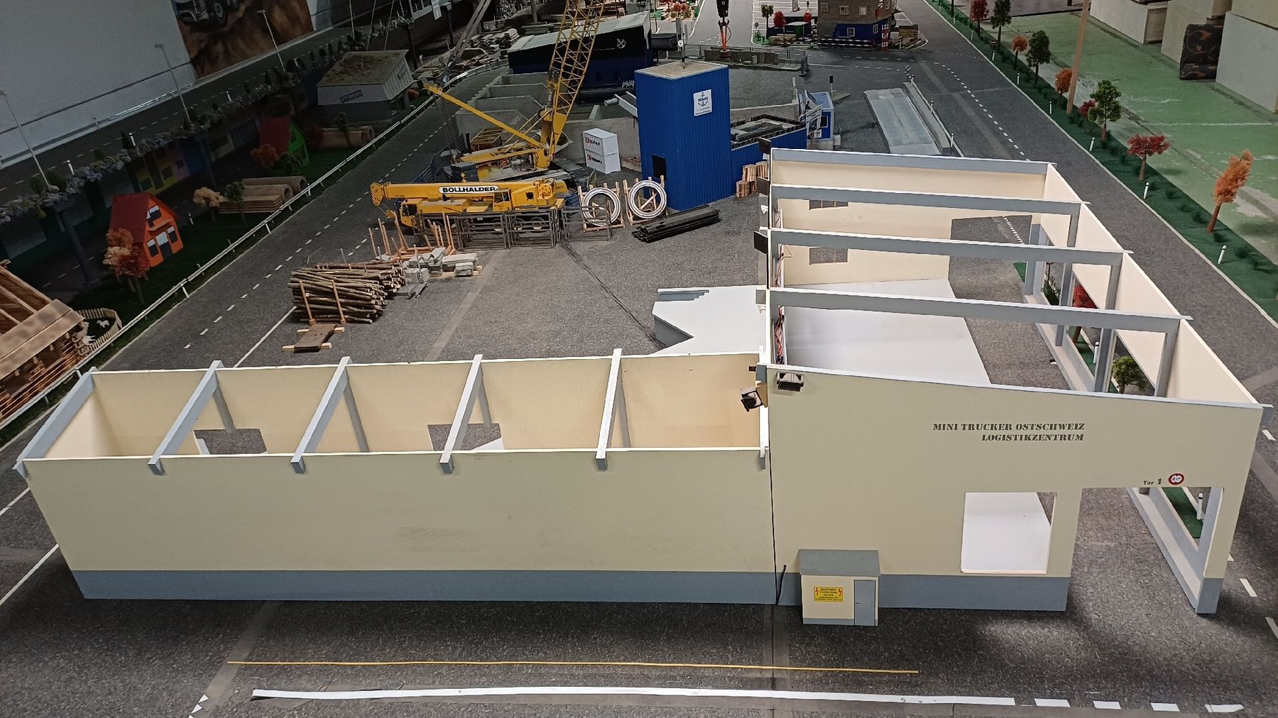 Kit di modellismo & Modellini statici: Modell Logistikzentrum in 1:14 – Usato da Niederwil SG venduto da Space306 1
