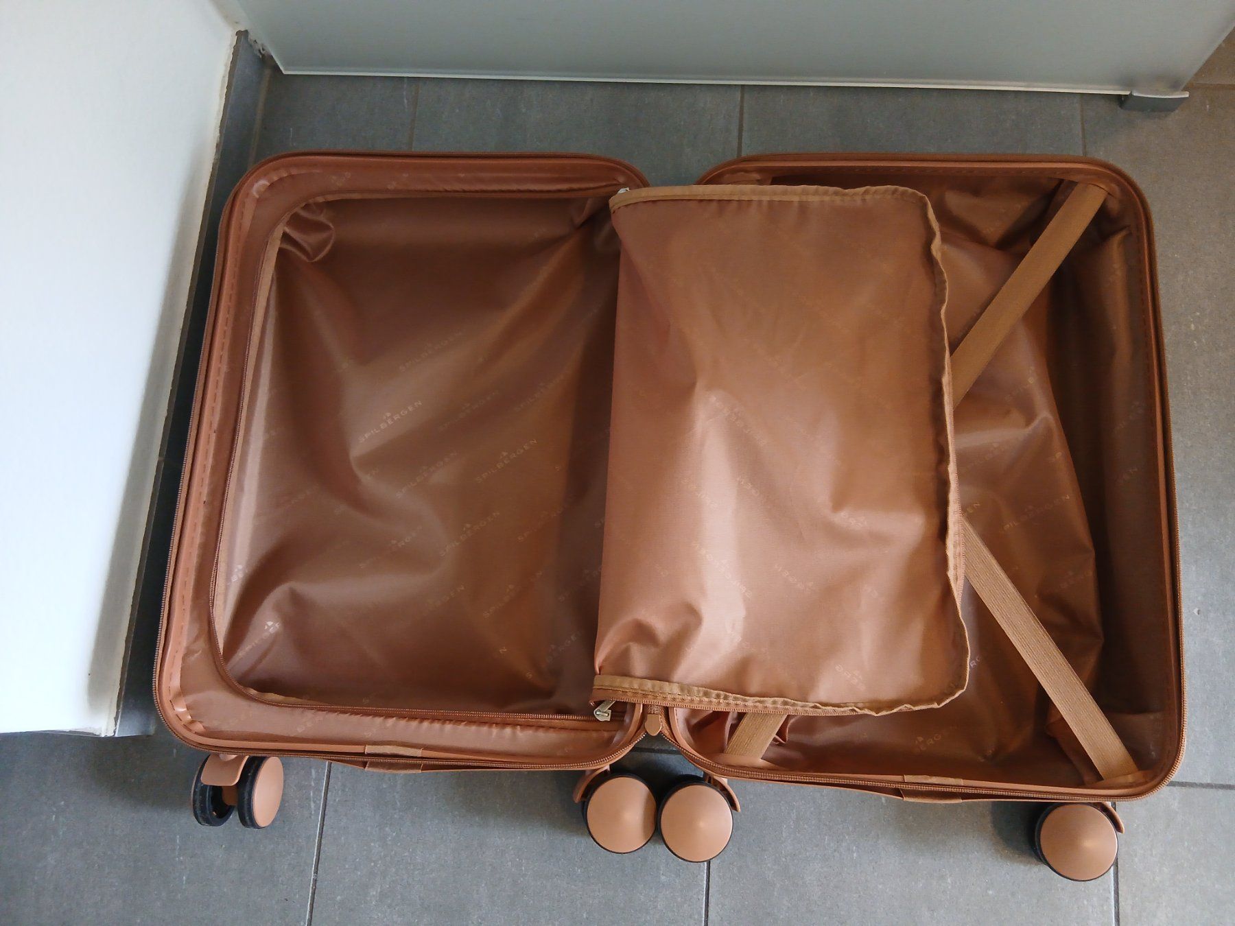 Sonstiges zu Aviatik: Easyjet Hartschalenkoffer – Neu (gemäss Beschreibung) aus Birsfelden von coccobello03 4