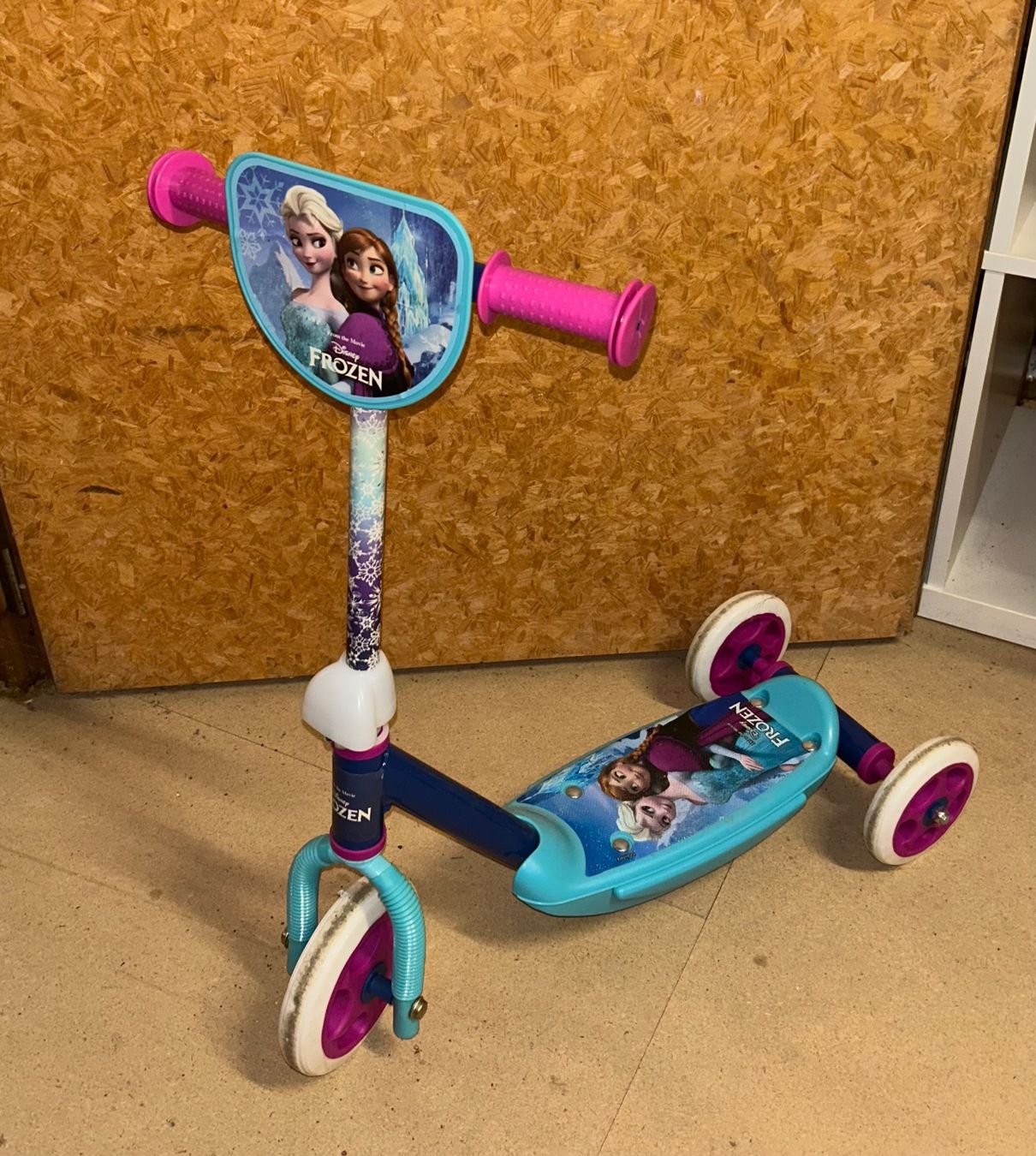 Kickboard: Frozen Trottinett Elsa und Anna – Usato da Adliswil venduto da sil_v8dy