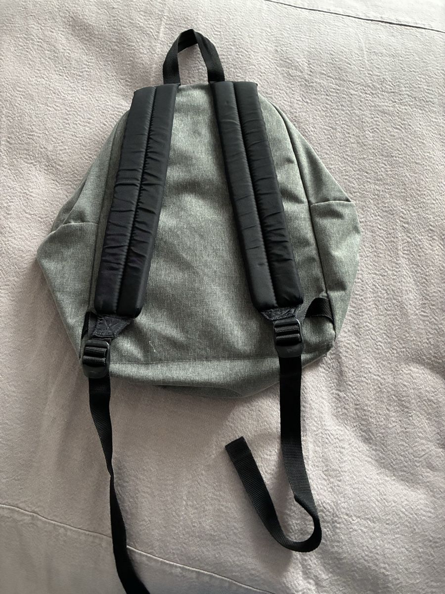 Eastpak Zaini:  Eastpaxk Grey backpack – Usato da Rüschlikon venduto da ant_5v7g 1