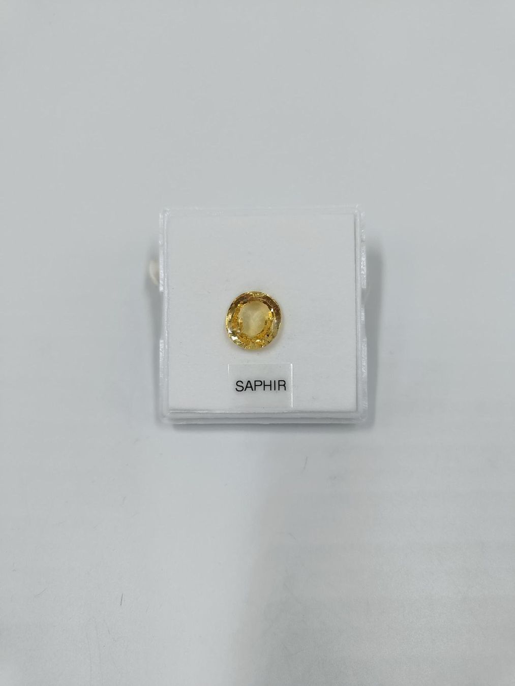 Pietre preziose: 1 GELBER  SAPHIR, 17.93 CT. – Usato da Luzern venduto da EdiGem