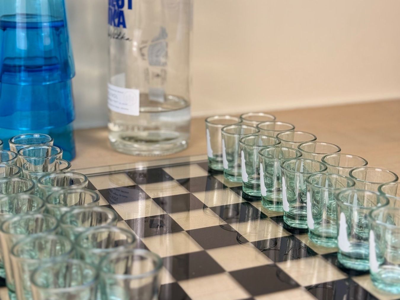 Giochi: Schachbrett mit Schnapsgläser – Usato da Riehen venduto da lor_d5w8