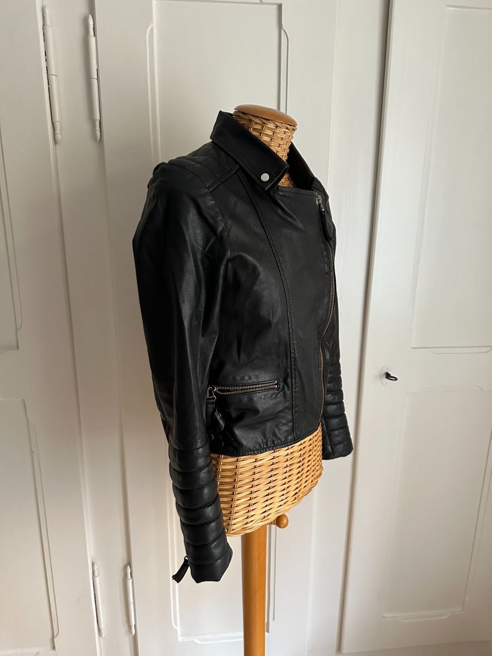 Zara Jacken: ZARA - Lederjacke schwarz S – Gebraucht aus Zürich von Diazaio 1