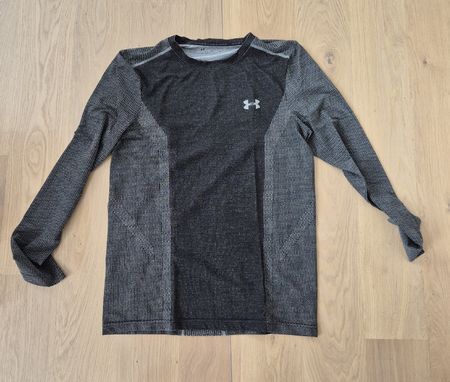UNDER ARMOUR Sportshirt Gr. M (Neupreis ca. 50 CHF)