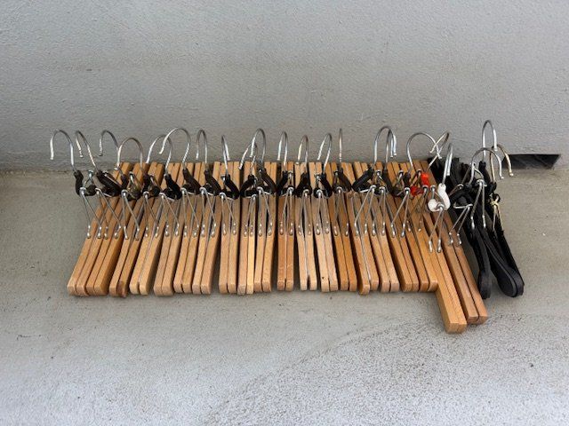 Sonstiger Schmuck: 18 Hosenklemmbügel – Gebraucht aus Biberstein von Lou13lou 1