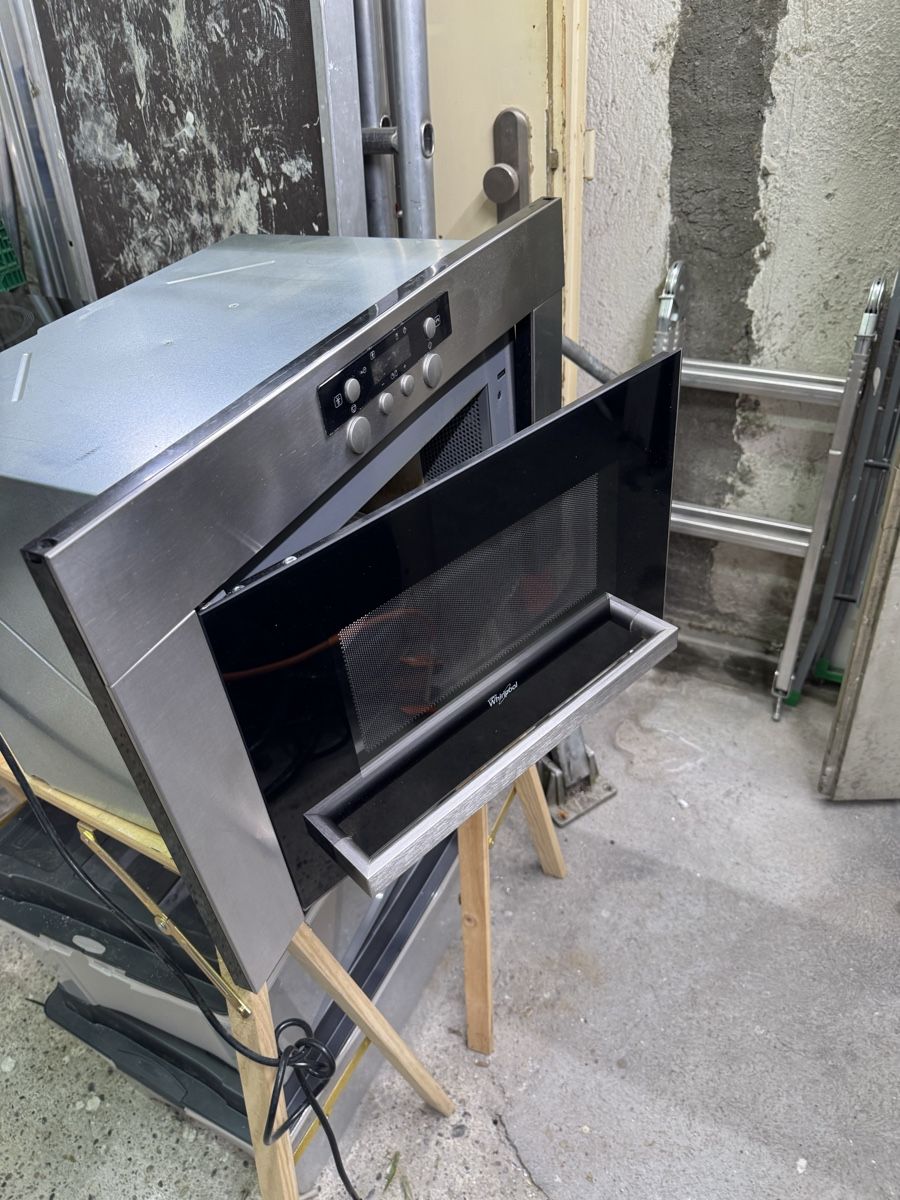 Whirlpool Forni: Einbau Mikrowelle mit Backfunktion – Usato da Biel/Bienne venduto da Otilla 1