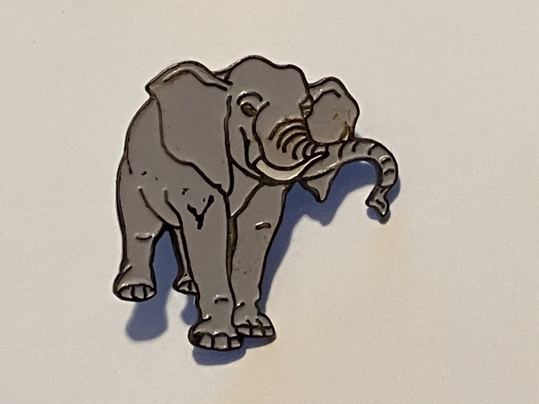 Placchette & Badge: 1 Pin Elefant – Usato da Basel venduto da djwwpp