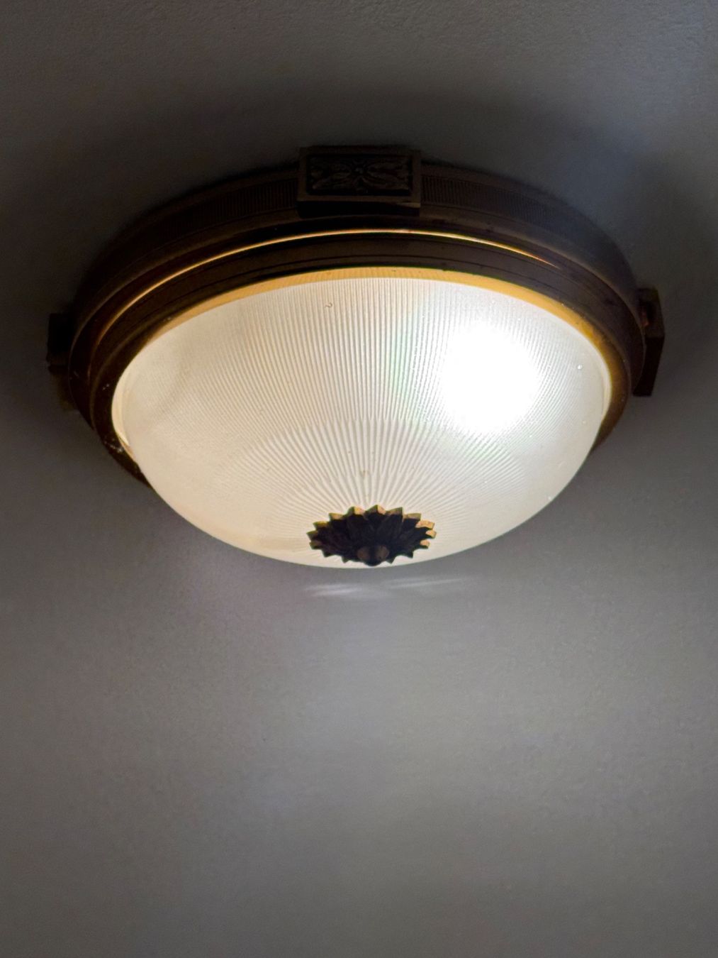 Lampadari & plafoniere: Französische Deckenleuchte - Bronze mit Sternmuster – Usato da Basel venduto da Nadelberg 1