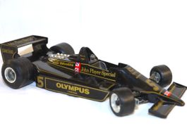 SAMMLER JOHN PLAYER SPECIAL VON BURAGO 1:14