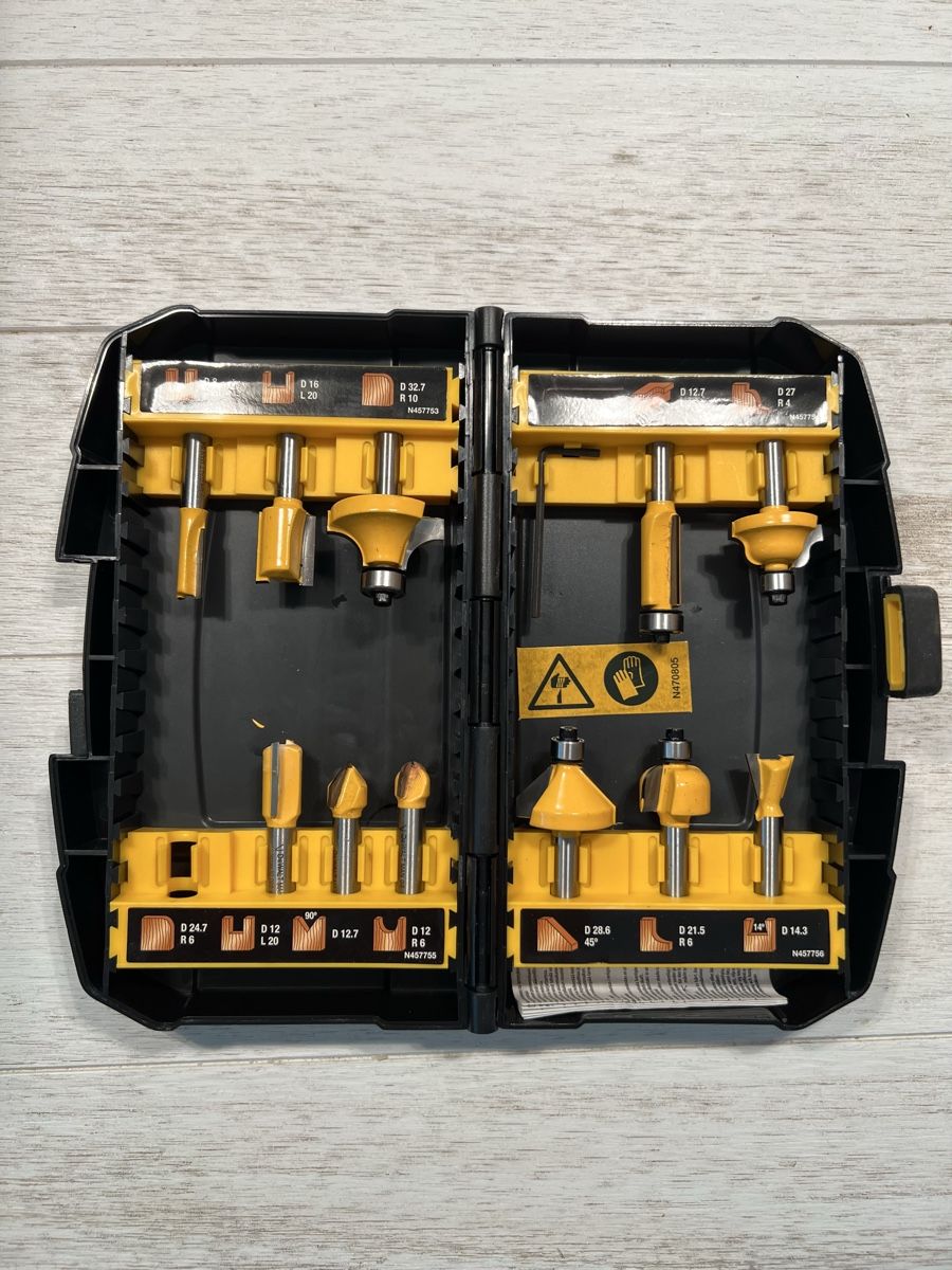 Toutes les machines: DEWALT Oberfräse DW 615 – D'occasion à Huttwil par luk_9tdh 8