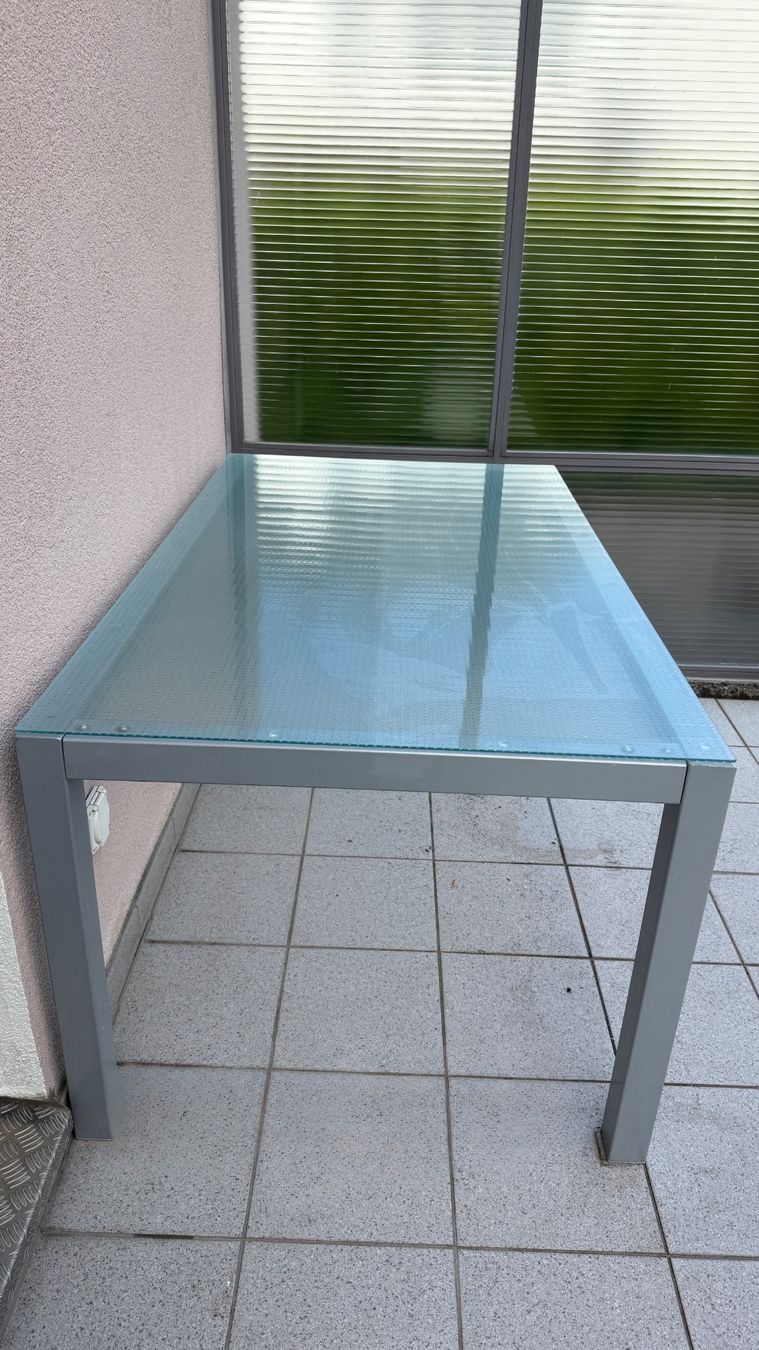 Tavoli: Terrassentisch mit Glasplatte, wetterfest – Usato da Würenlos venduto da sweety5436
