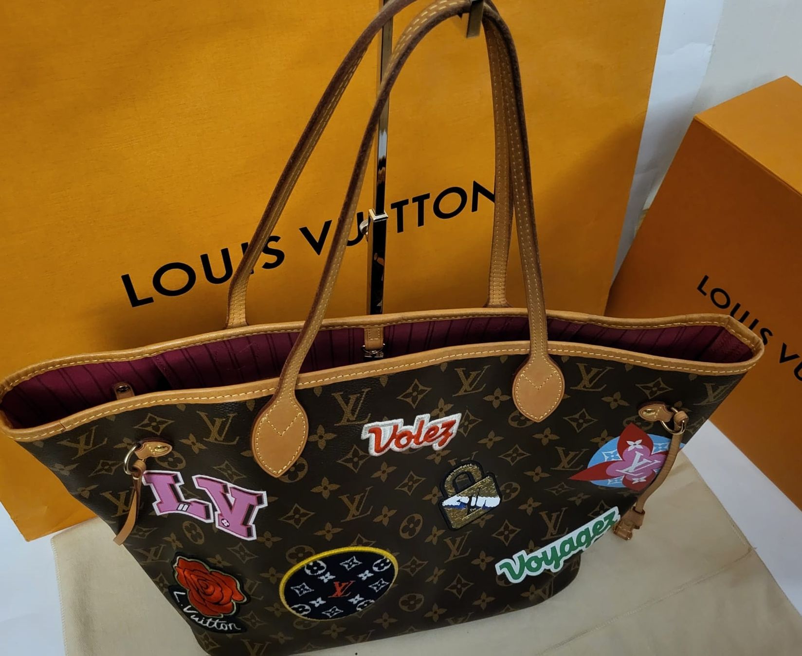 Louis Vuitton Borse da donna: Louis Vuitton Neverfull MM Monogramm Canvas Patches – Usato da Gattikon venduto da lavric_d 9