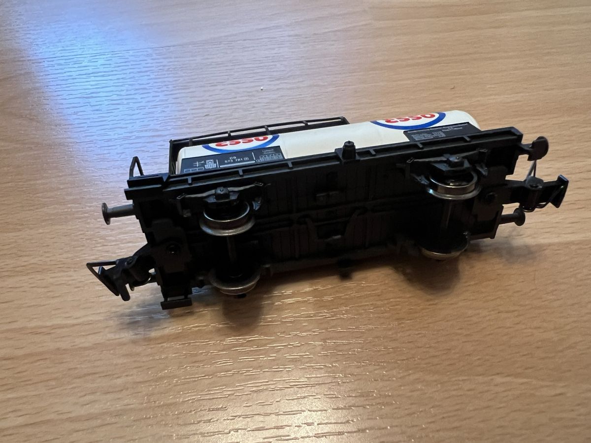 Fleischmann Modellini di ferrovie: Fleischmann Kesselwagen Esso – Usato da Gisikon venduto da ram_78bx 4