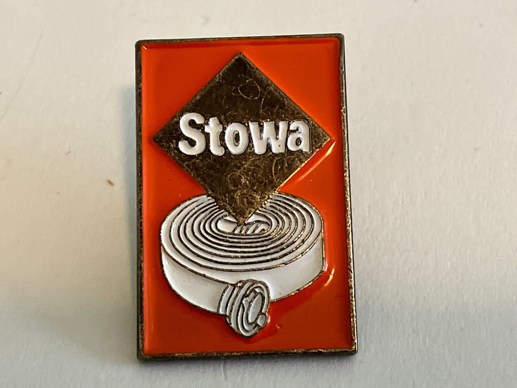 Plaketten & Abzeichen: 1 Pin Stowa – Gebraucht aus Basel von djwwpp
