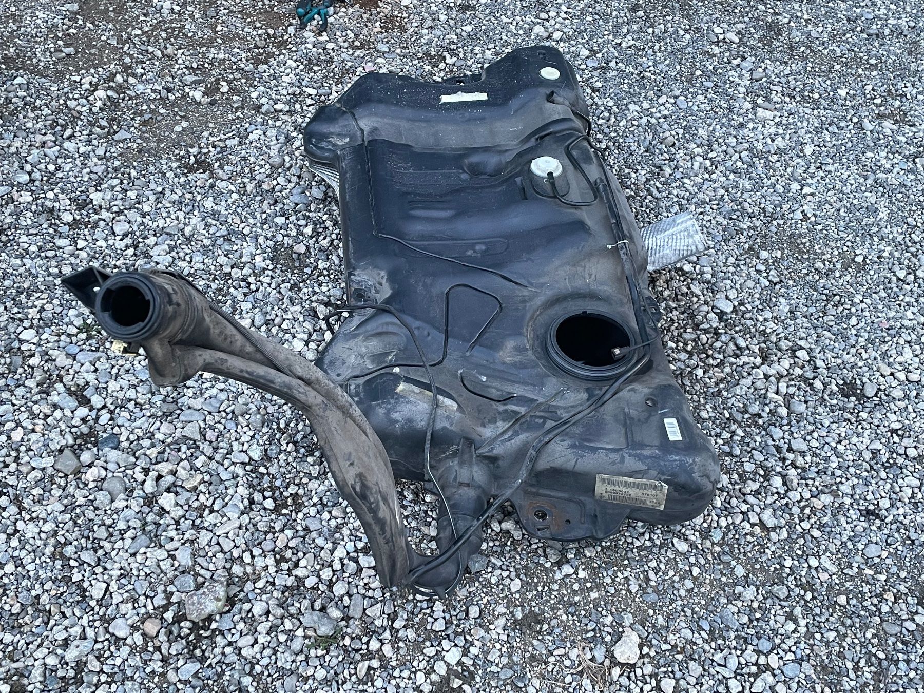 Citroën Tutti pezzi di ricambio auto: Tank zu Citroën C6 2.7 HDI – Difettoso da Gletterens venduto da XBHS7412
