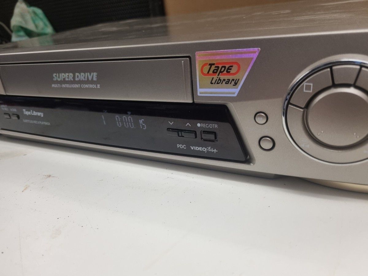 Panasonic Registratori: Panasonic NV FJ 710 Videorecorder mit FB – Usato da Trimbach venduto da SABO-61 1