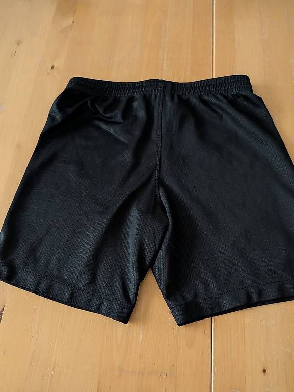 Scarpe, pantaloni & magliette da ginnastica: PSG Trikothose Grösse 128-137 – Usato da Schinznach-Dorf venduto da StoepfiR 1