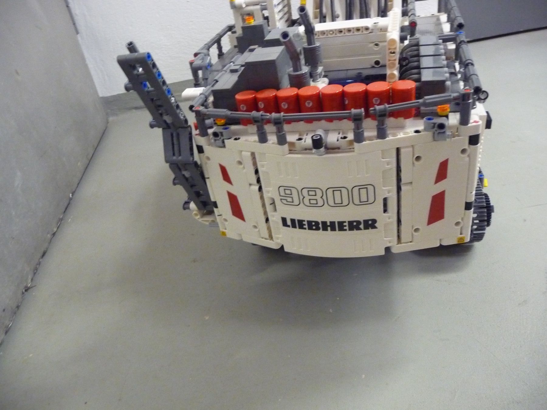 Lego Kit di costruzioni: Lego Technic Liebherr Bagger 9800 – Usato da Rafz venduto da Powacaddy 3
