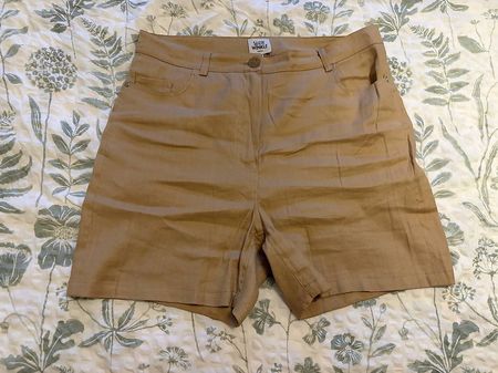 Suzie Winkle Paris Shorts Size 38 French Linen Blend Beige