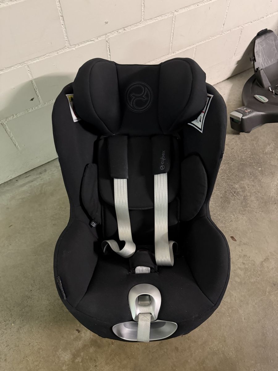 Cybex Seggiolini per auto: Cybex Autositz Set - 3 teilig 0-18kg – Usato da Adlikon b.Regensdf venduto da buf_trw9 1
