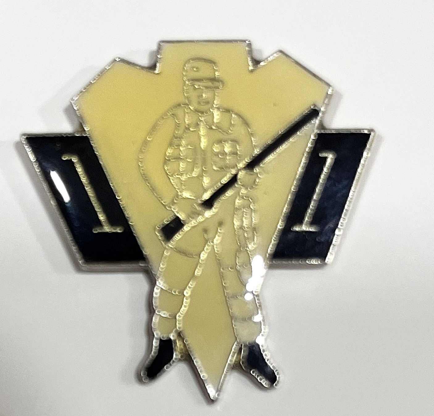 Placchette & Badge: Pin Soldat – Usato da Kriens venduto da TSCH1 1