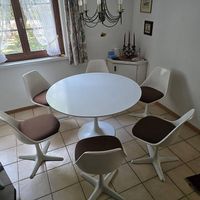 Gebrauchter Designer-Esstisch mit 6 Original Arkana-Stühlen