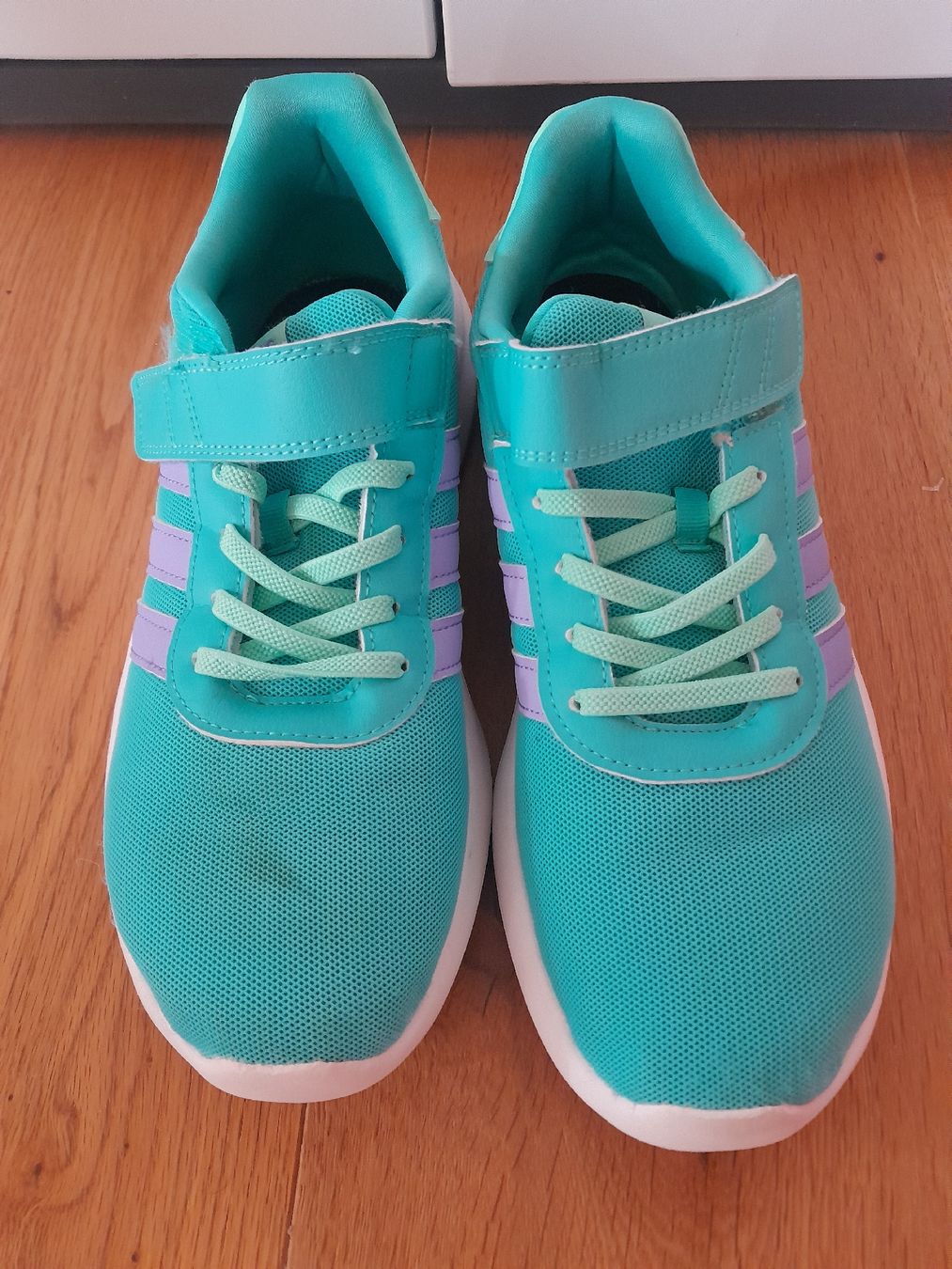 Adidas Scarpe per ragazze: Hallenturnschuhe 38 2/3 – Usato da Utzenstorf venduto da Schleimi007