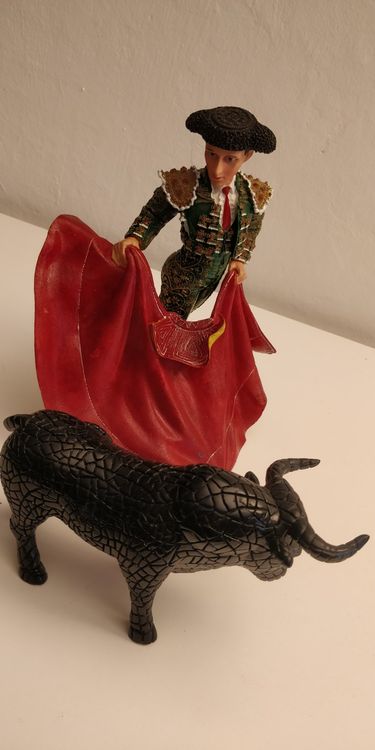 Andalusischer Torero und Stier 2er Set | Kaufen auf Ricardo