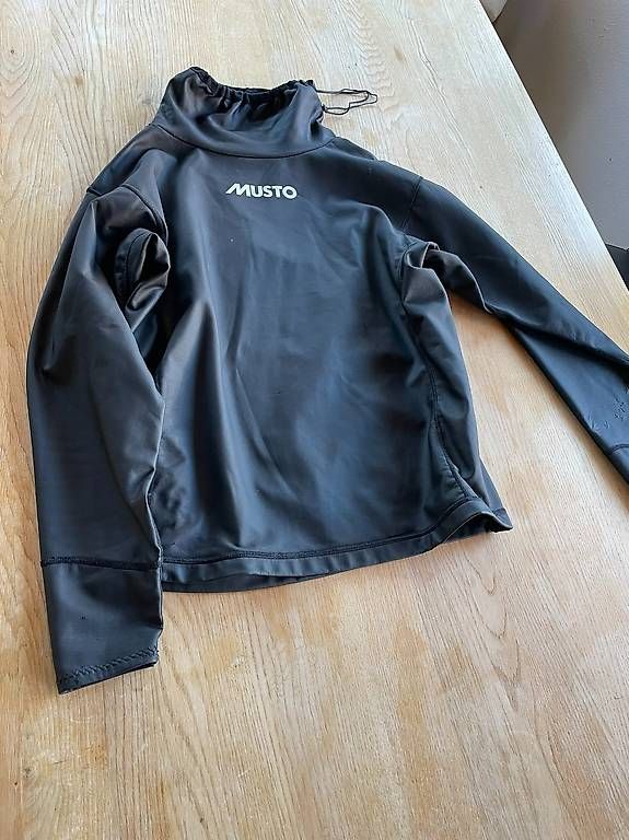 Pulls & Sweat-shirts: Sous pull technique Musto taille S – D'occasion à Genthod par mca_l8ds