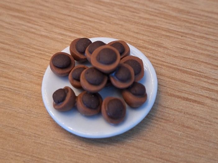 Case e mobili per bambole: Handmade Toffifee Teller – Nuovo (secondo la descrizione) da Zürich venduto da HandmadeTinyFood 2