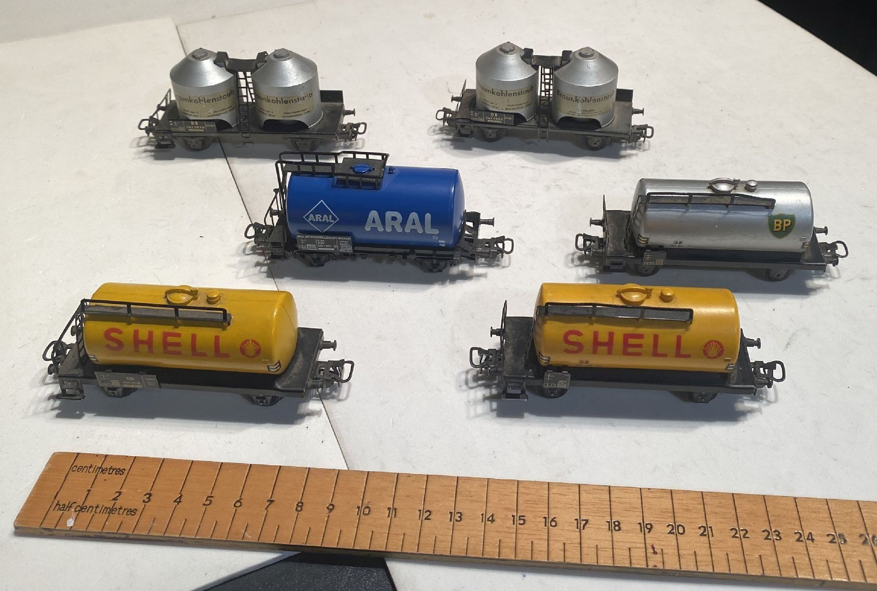 Märklin 4 Kesselwagen: 2 Shell, 1 Aral, 1 BP + 2 Braunkohl (Gebraucht ...