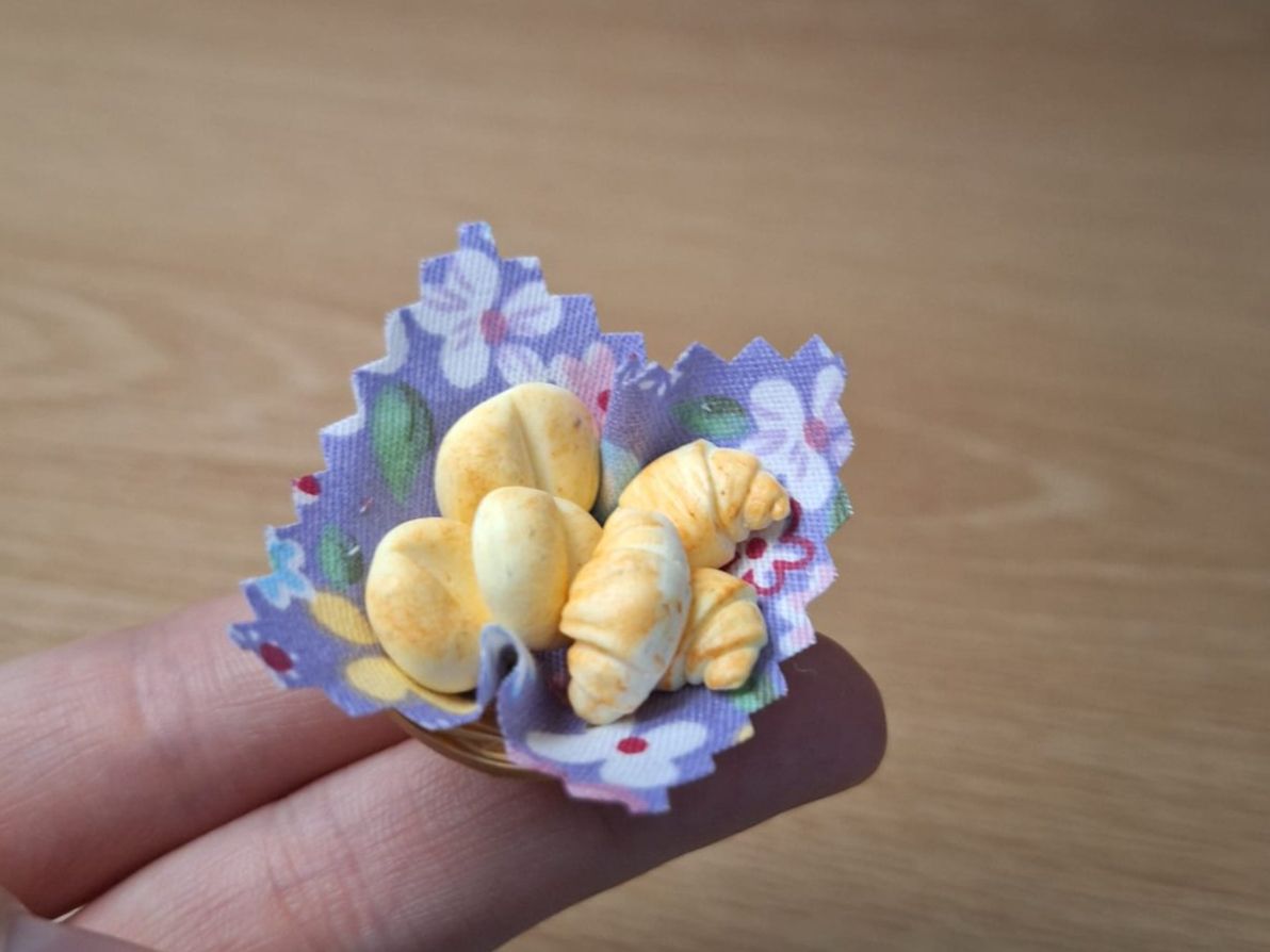 Puppenhäuser & -möbel: Handmade Weggli Gipfeli  im Korb – Neu (gemäss Beschreibung) aus Zürich von HandmadeTinyFood 3