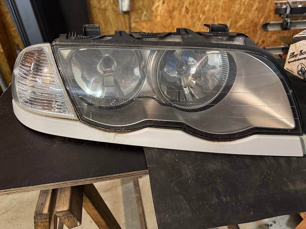 Fari: Bmw E46 Touring Scheinwerfer set mit Blinker – Usato da Madiswil venduto da Poschung