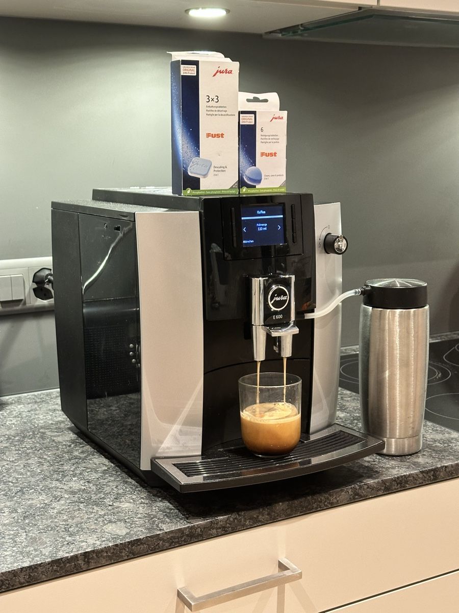 Jura Kaffeemaschinen & Espressomaschinen: Jura E600 ab Service – Gebraucht aus Bern von AliceHo