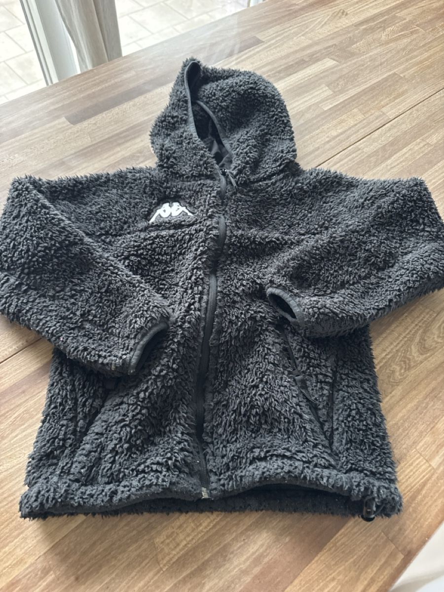 Kappa Maglioni & Felpe: Kappa Fleece schwarz 134 – Usato da Hägendorf venduto da laumatt 1