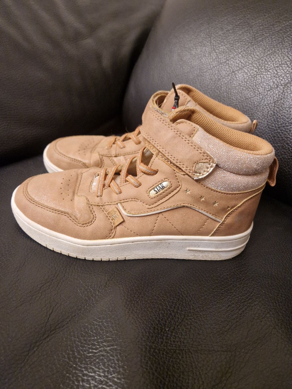 Scarpe per ragazzi: Baskets lumineuses taille 35 – Usato da Penthaz venduto da Sosotroc 4