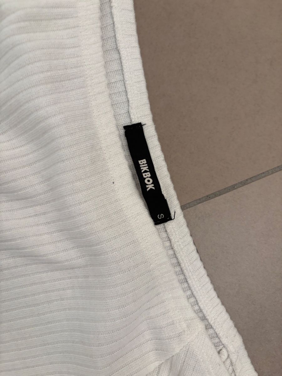 Maglioni & Felpe: Pullover mit grossen Ärmel weiss BIKBOK S – Nuovo (secondo la descrizione) da Zürich venduto da BKana 1