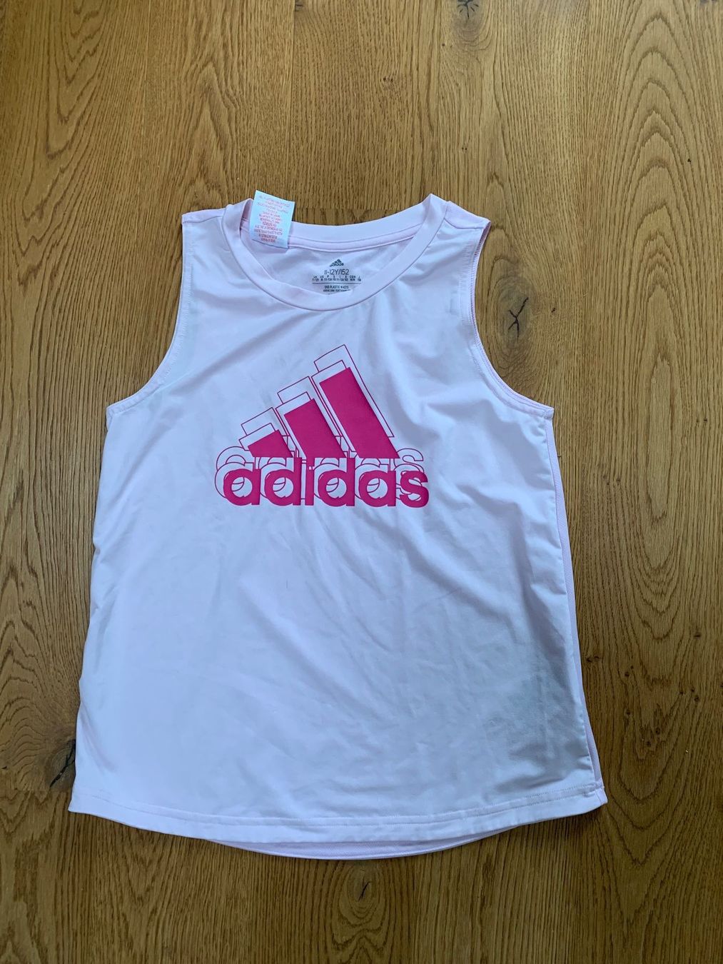 Top: Top de sport Adidas – Usato da Jongny venduto da mel_56b9