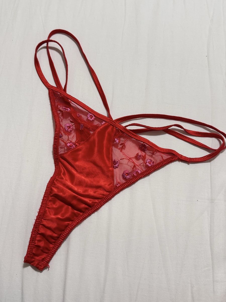 Sonstige Unterwäsche: Sexy red thongs with stripes M  – Gebraucht aus Rümlang von