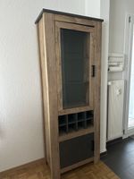 Moderner Vitrinenschrank im hochwertigen Holzlook